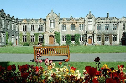英国圣安德鲁斯大学申请条件及费用